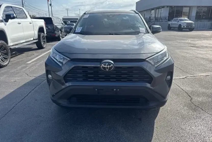 2021 Toyota RAV4 XLE photo 1