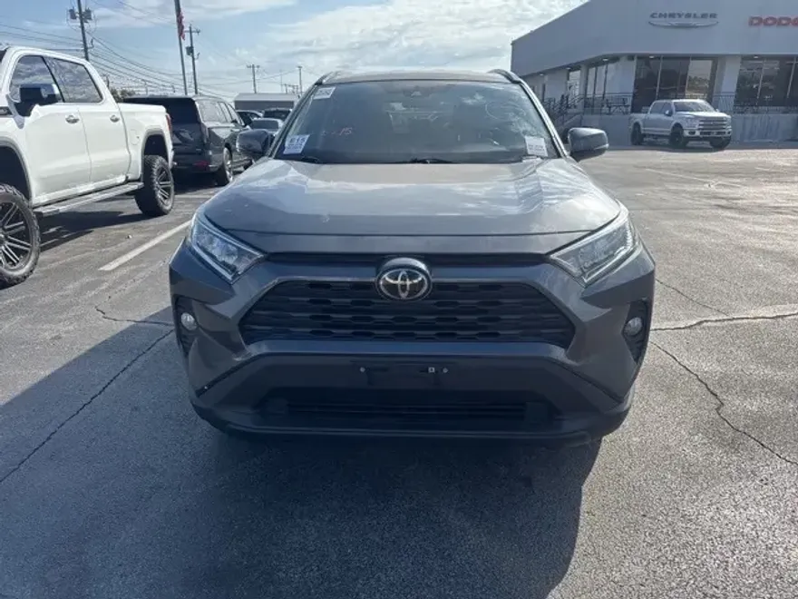 2021 Toyota RAV4 XLE photo 1