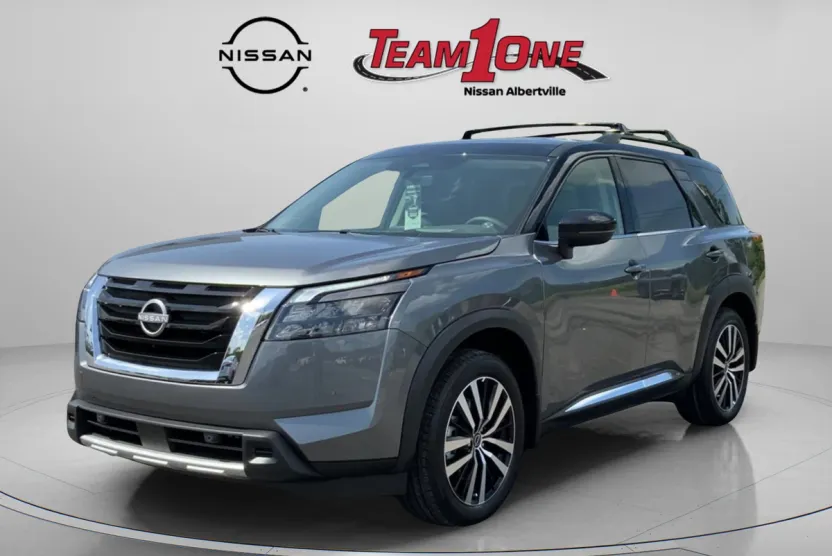 2025 Nissan Pathfinder Platinum photo 1