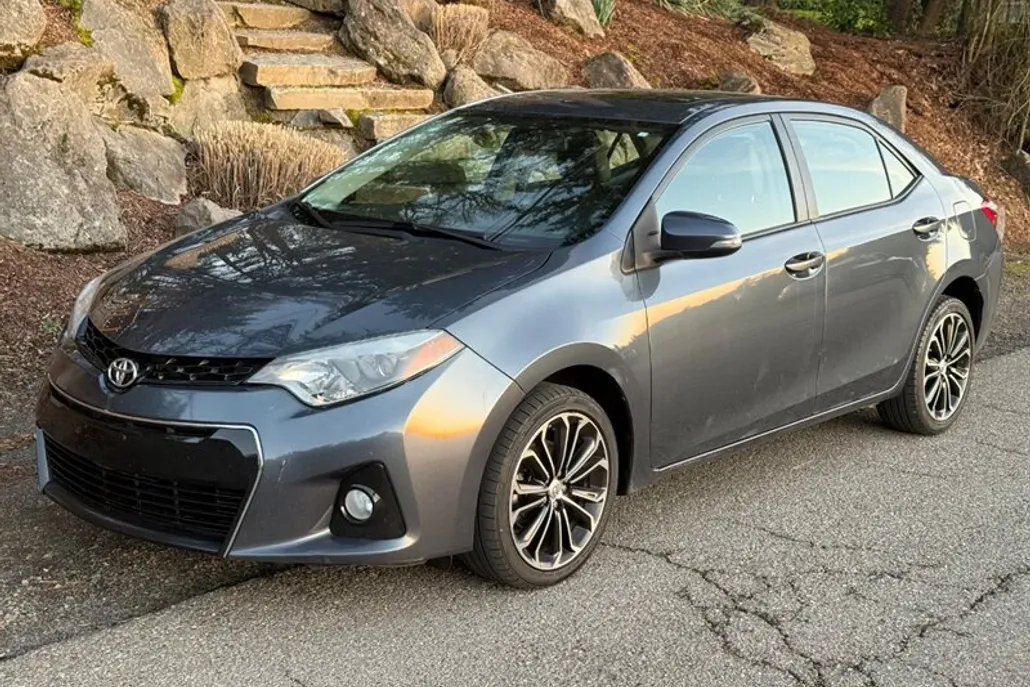 2016 Toyota Corolla S Premium photo 1