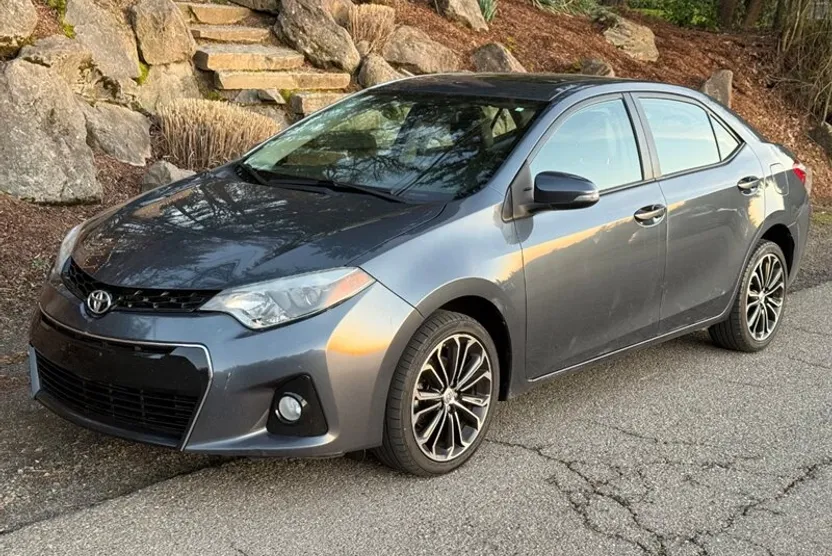 2016 Toyota Corolla S Premium photo 1