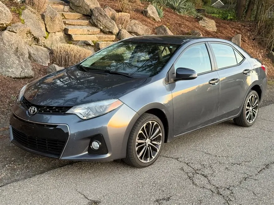 2016 Toyota Corolla S Premium photo 1