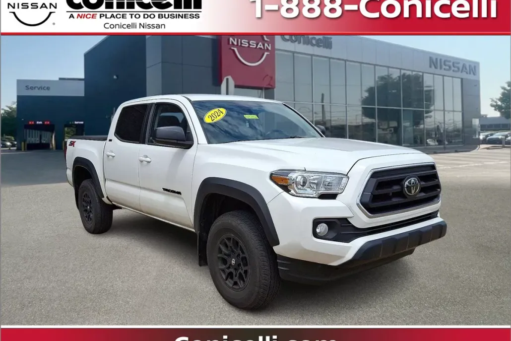 2023 Toyota Tacoma SR5 photo 1