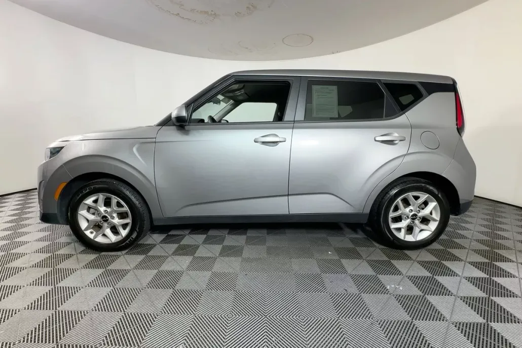 2024 Kia Soul LX photo 1