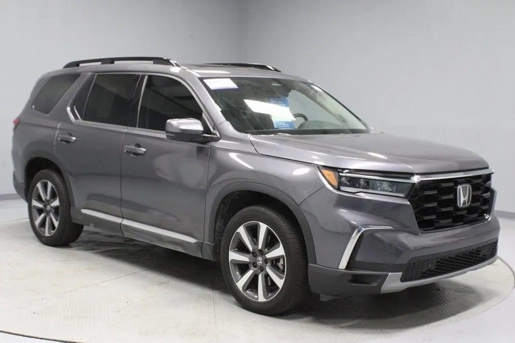 2023 Honda Pilot Touring photo 1