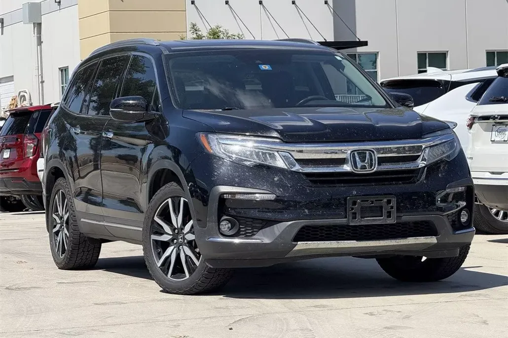 2022 Honda Pilot Touring photo 1