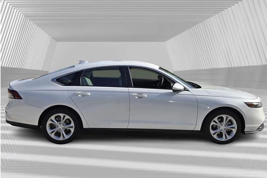 2023 Honda Accord LX photo 1