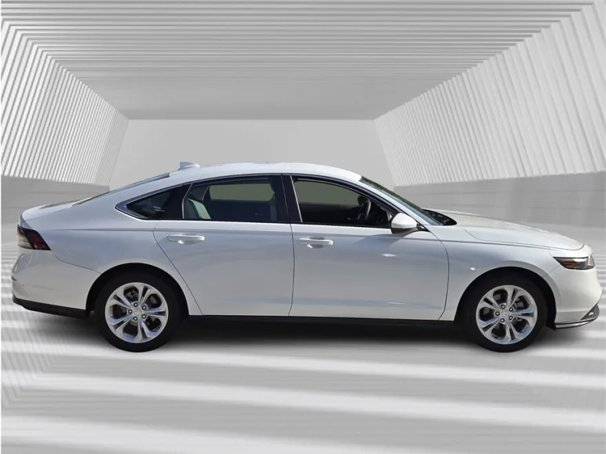 2023 Honda Accord LX photo 1