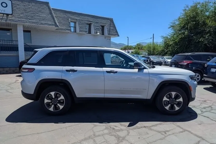 2024 Jeep Grand Cherokee 4xe Sport photo 1