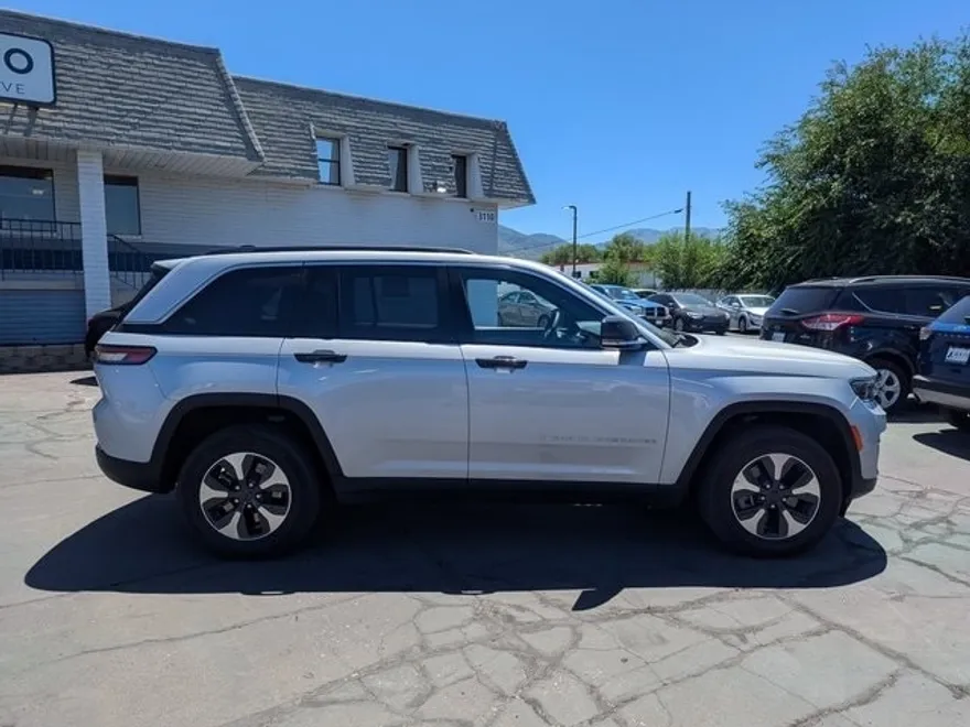 2024 Jeep Grand Cherokee 4xe Sport photo 1