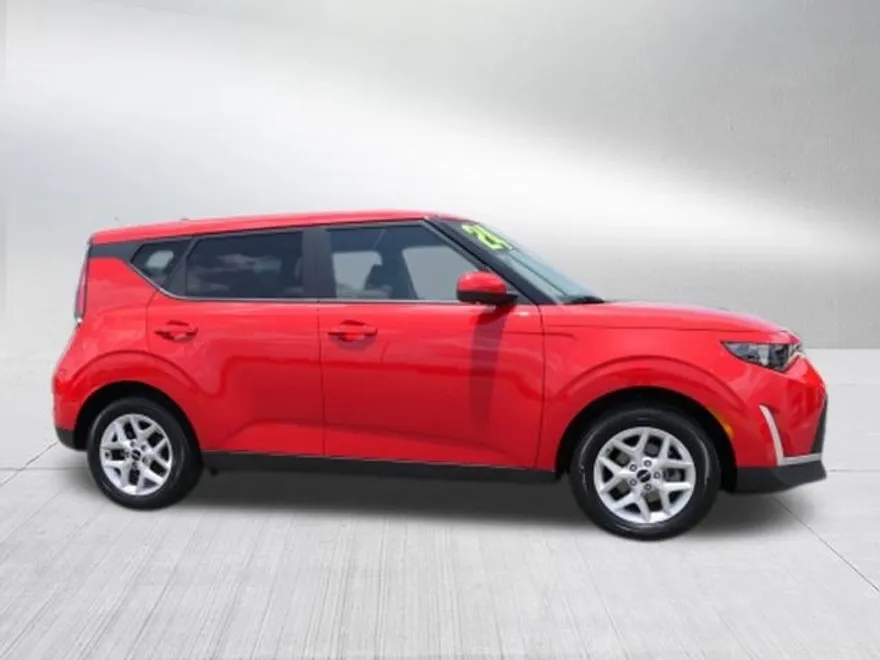 2024 Kia Soul LX photo 1
