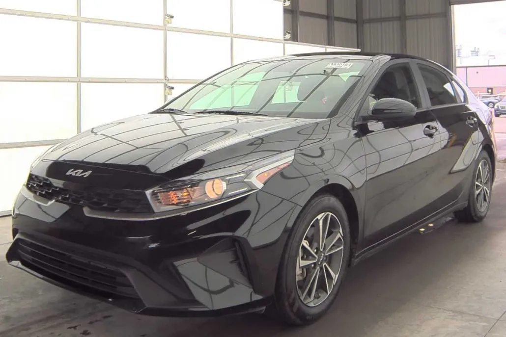 2024 Kia Forte LXS photo 1