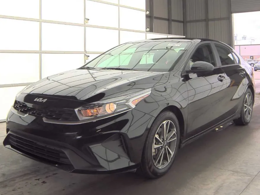 2024 Kia Forte LXS photo 1