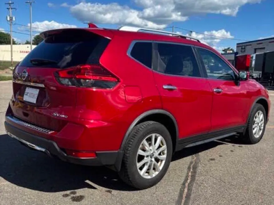 2017 Nissan Rogue SV photo 1