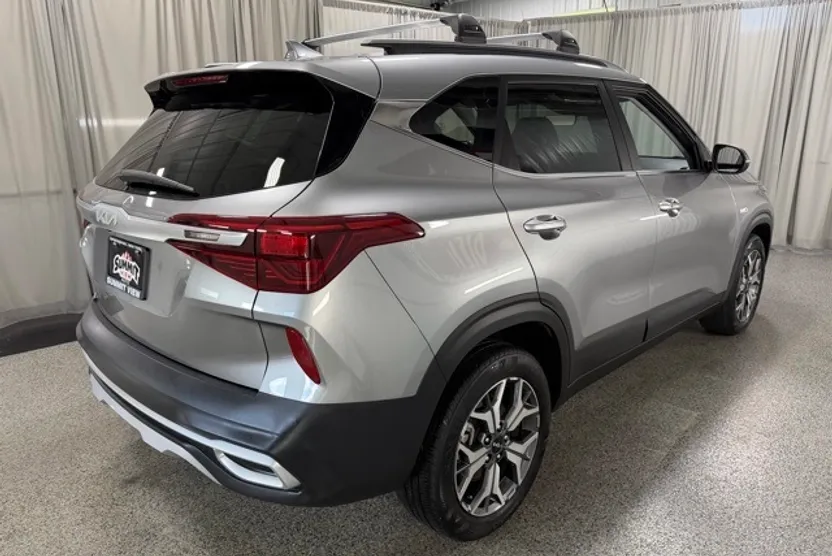 2023 Kia Seltos EX photo 1