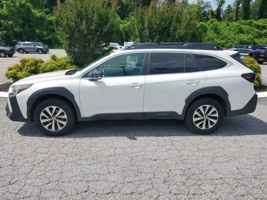 2023 Subaru Outback Premium photo 1