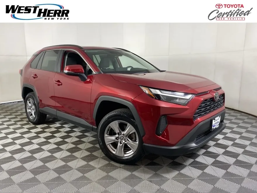 2022 Toyota RAV4 XLE photo 1
