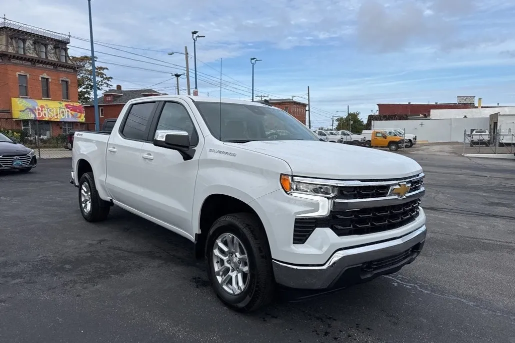 2026 Chevrolet Silverado 1500 LT photo 1