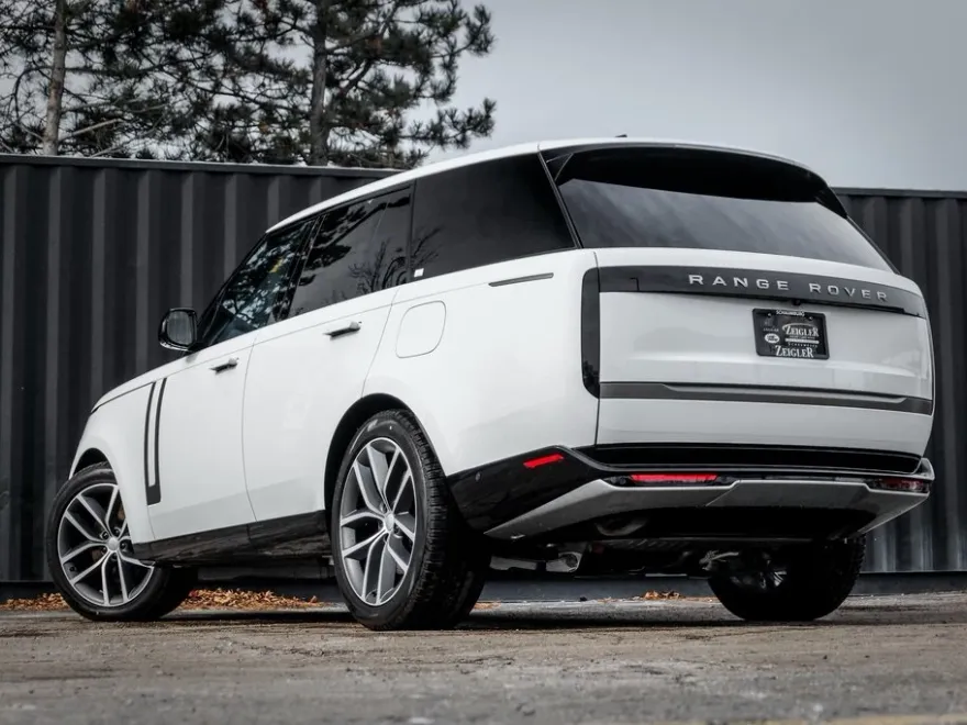 2025 Land Rover Range Rover SE photo 1