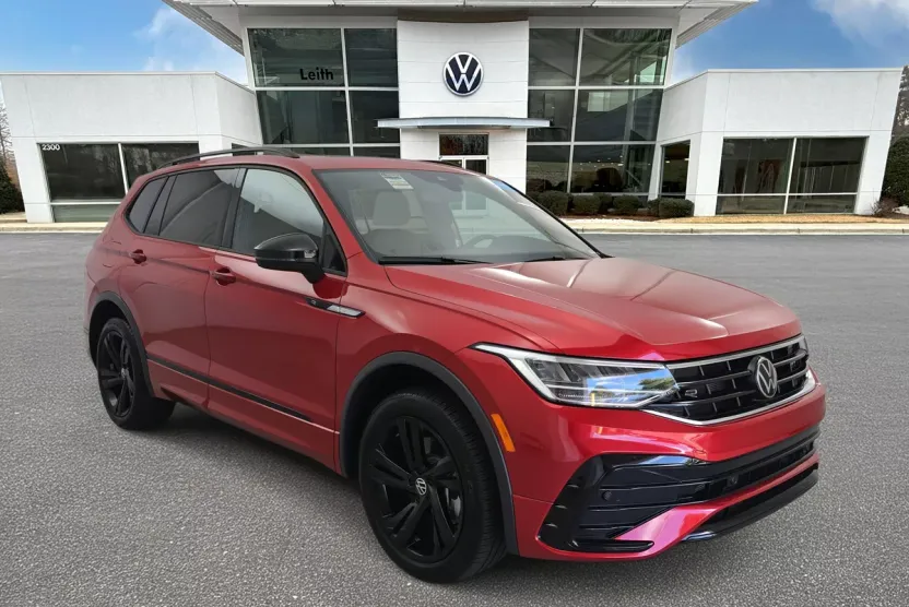 2024 Volkswagen Tiguan SE R-Line Black photo 1