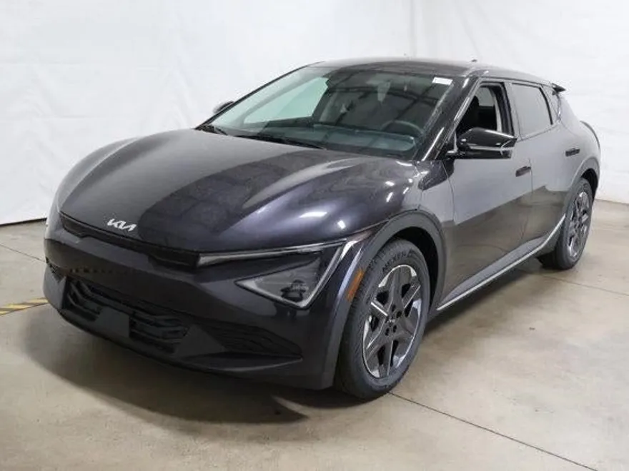 2025 Kia EV6 Light photo 1
