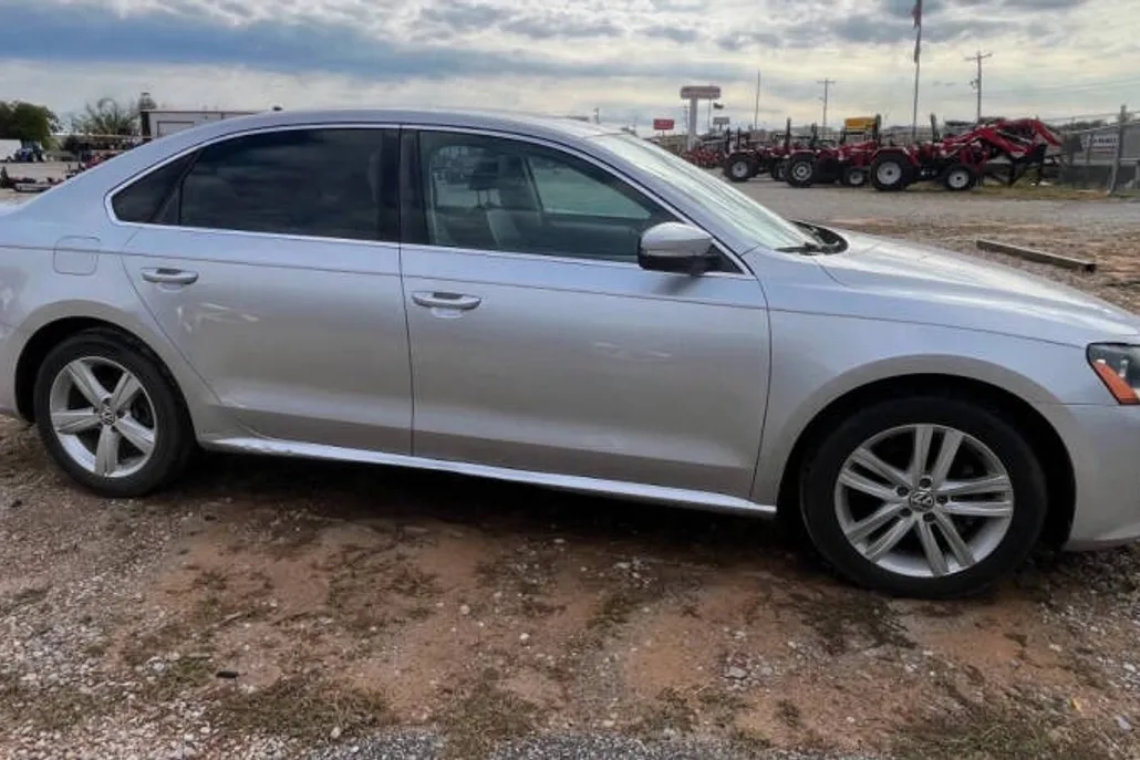 2013 Volkswagen Passat TDI SE photo 1