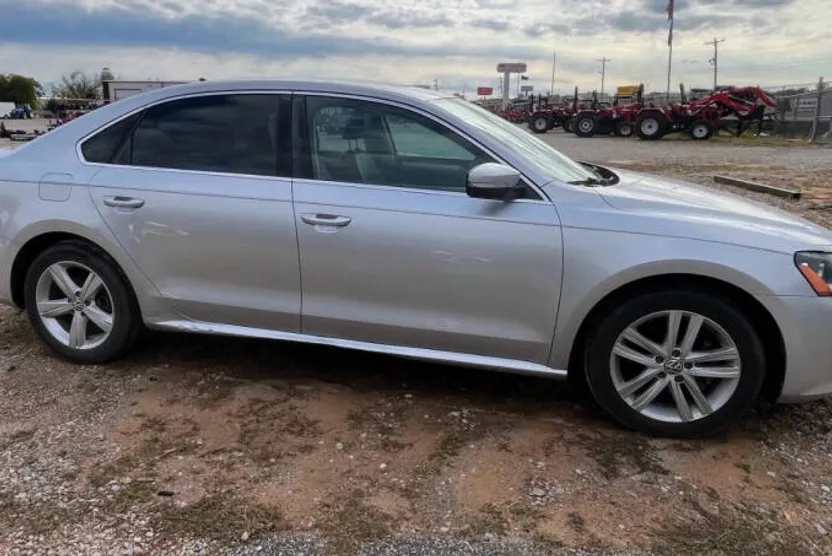 2013 Volkswagen Passat TDI SE photo 1