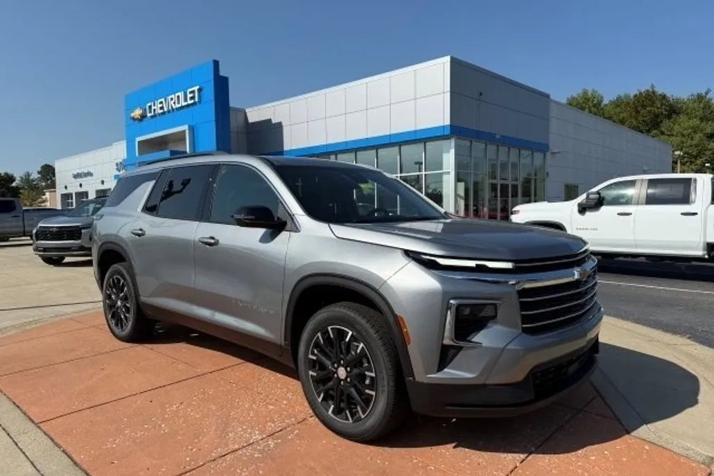 2026 Chevrolet Traverse photo 1