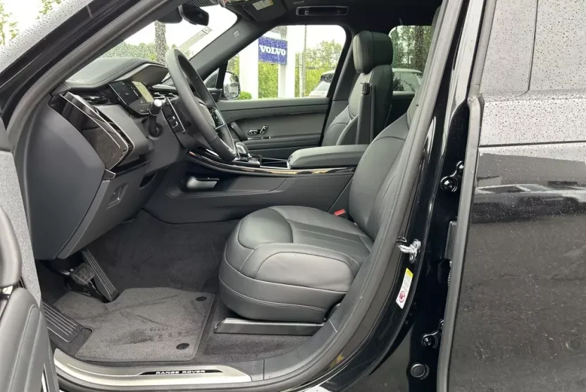 2025 Land Rover Range Rover Sport SE photo 1