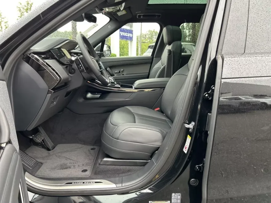 2025 Land Rover Range Rover Sport SE photo 1