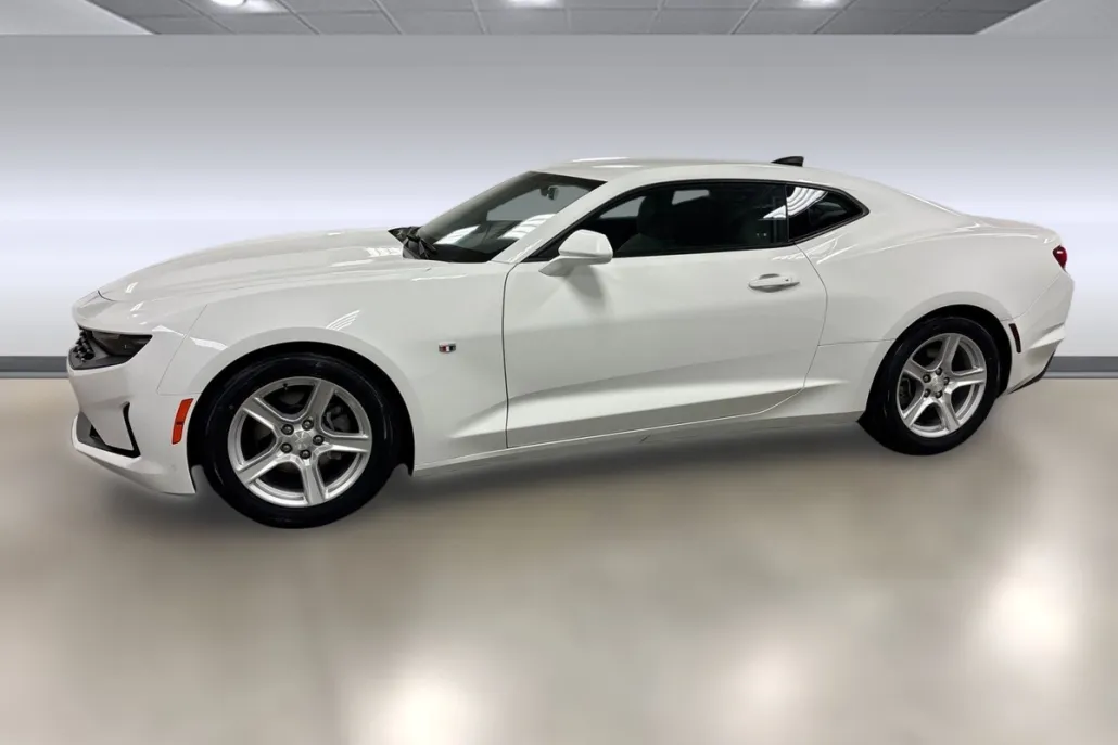 2023 Chevrolet Camaro 1LT photo 1