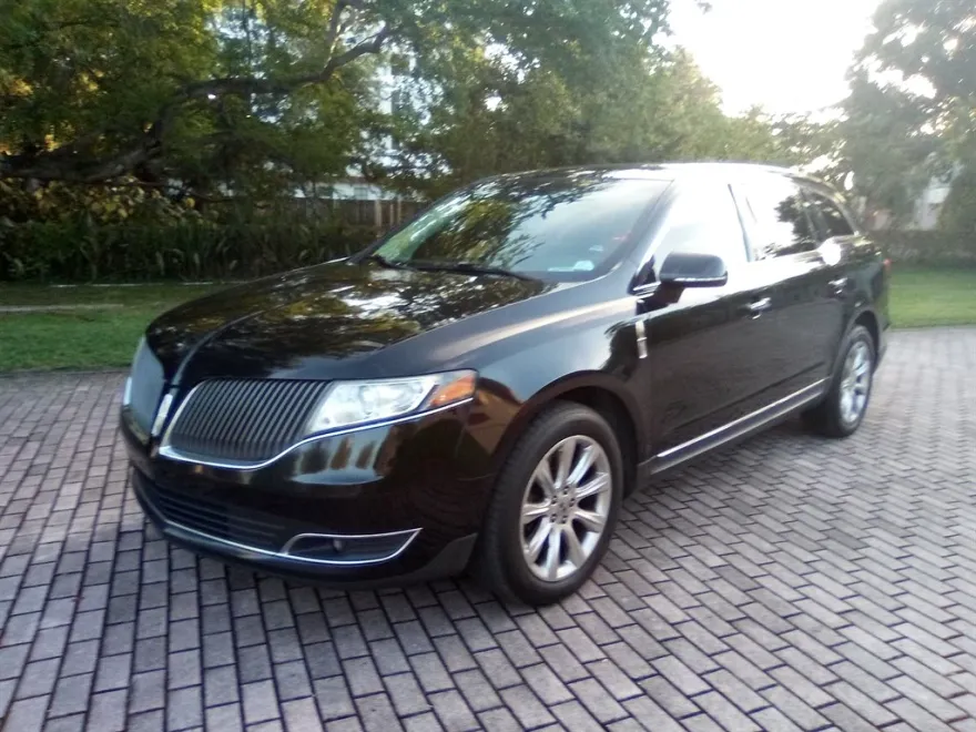 2014 Lincoln MKT photo 1