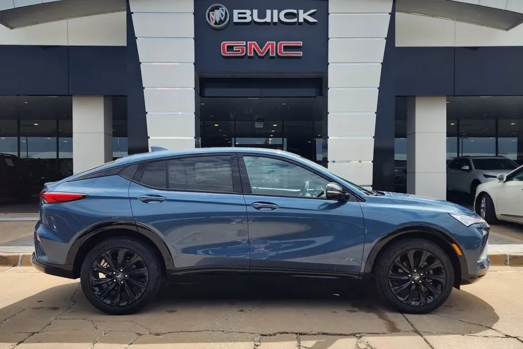 2025 Buick Envista ST photo 1