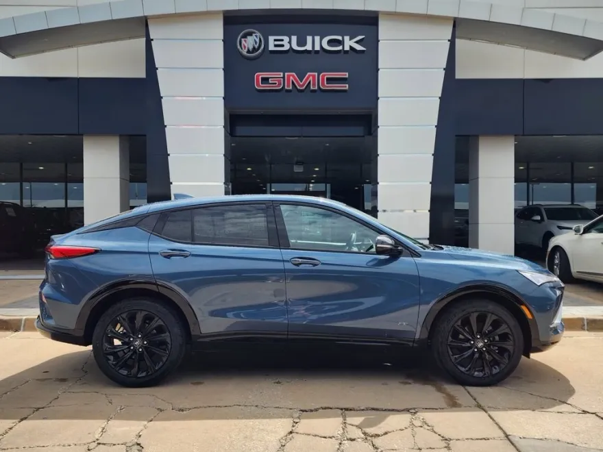 2025 Buick Envista ST photo 1