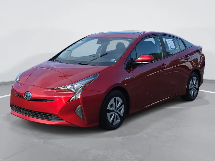 2016 Toyota Prius Four photo 1