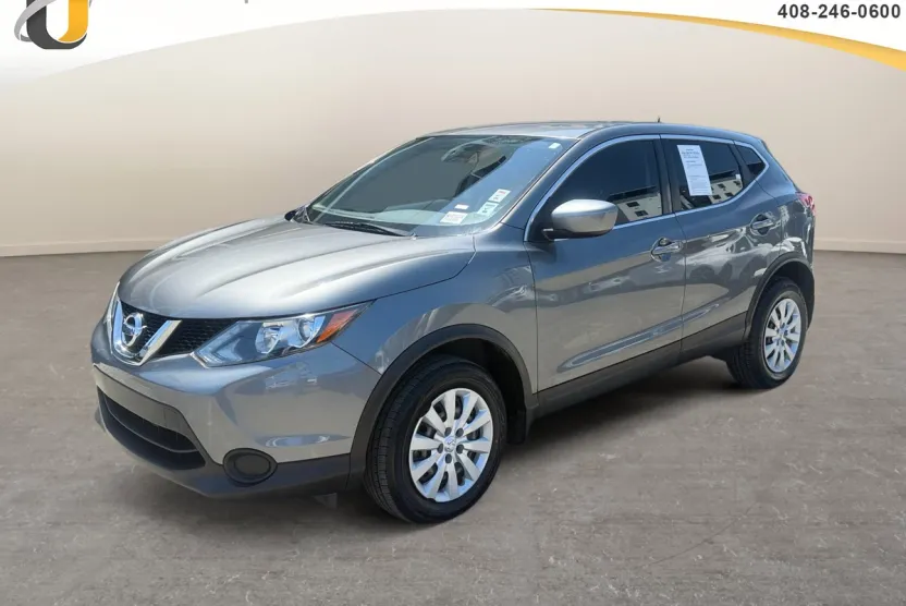 2017 Nissan Rogue Sport S photo 1