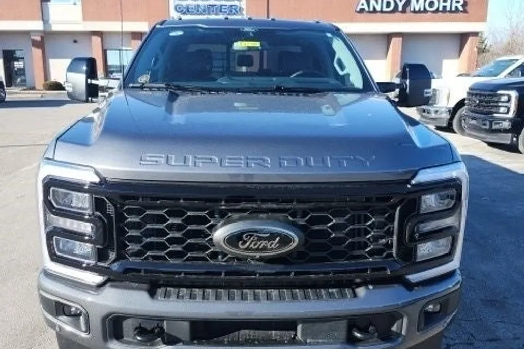2025 Ford F-350 Lariat photo 1
