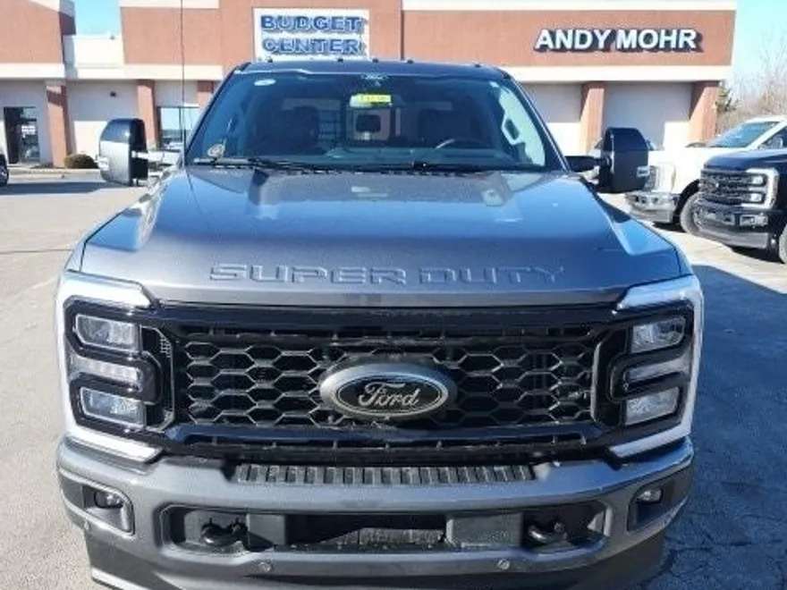 2025 Ford F-350 Lariat photo 1