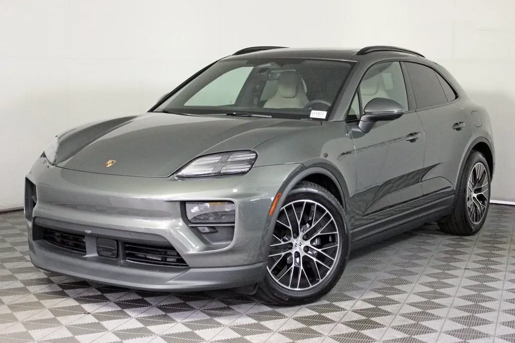 2025 Porsche Macan 4 Electric photo 1