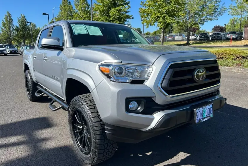 2020 Toyota Tacoma SR5 photo 1