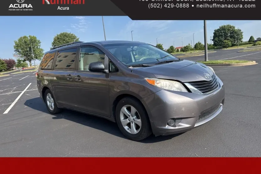 2011 Toyota Sienna Base photo 1