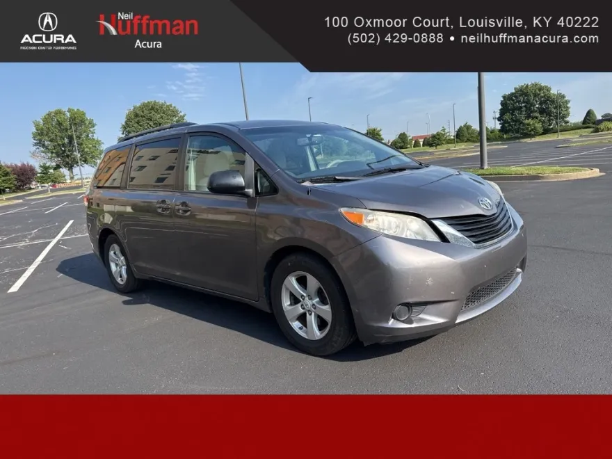 2011 Toyota Sienna Base photo 1