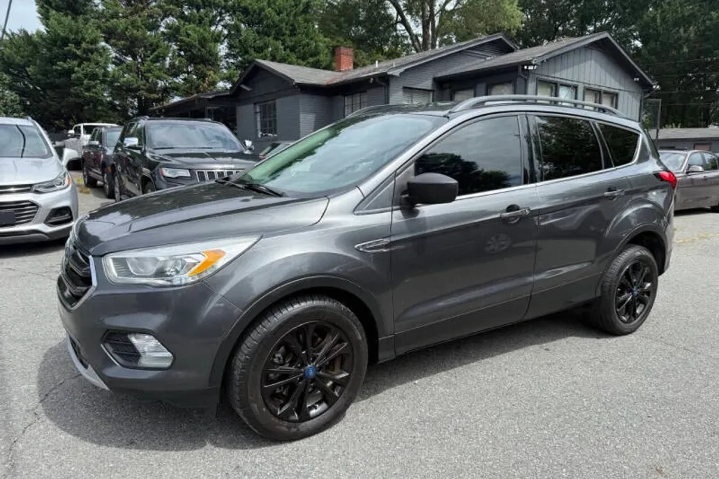 2019 Ford Escape SEL photo 1