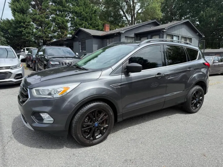 2019 Ford Escape SEL photo 1