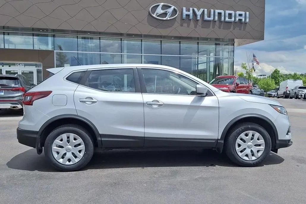 2020 Nissan Rogue Sport S photo 1