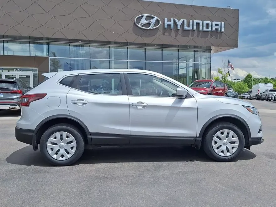 2020 Nissan Rogue Sport S photo 1