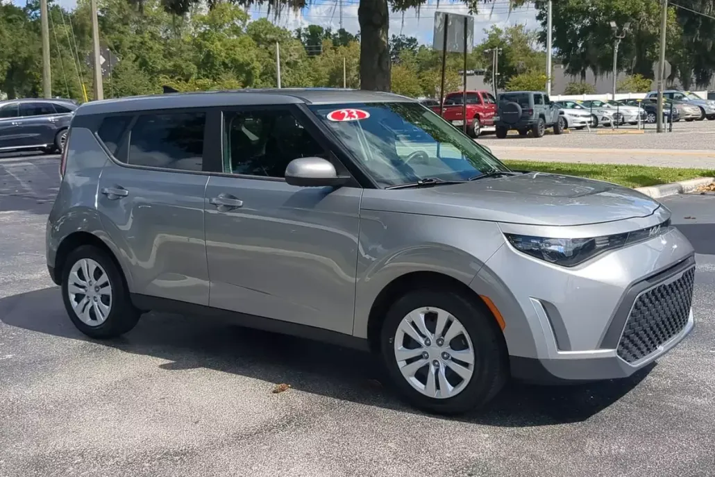 2023 Kia Soul LX photo 1