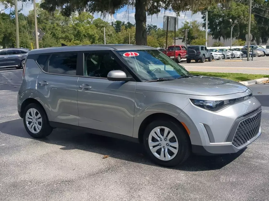 2023 Kia Soul LX photo 1