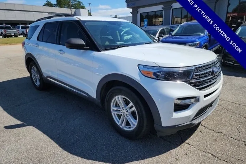2021 Ford Explorer XLT photo 1