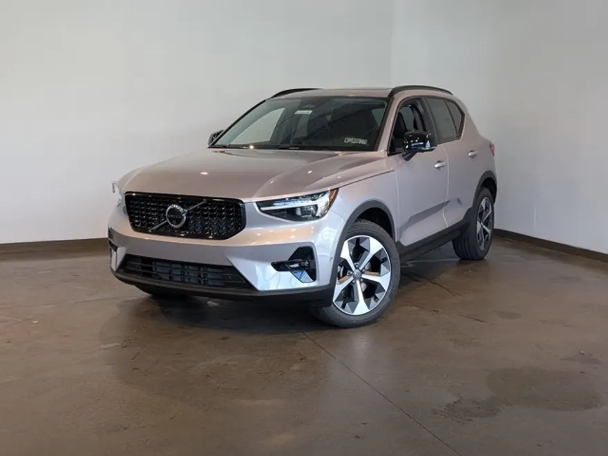 2026 Volvo XC40 Plus photo 1